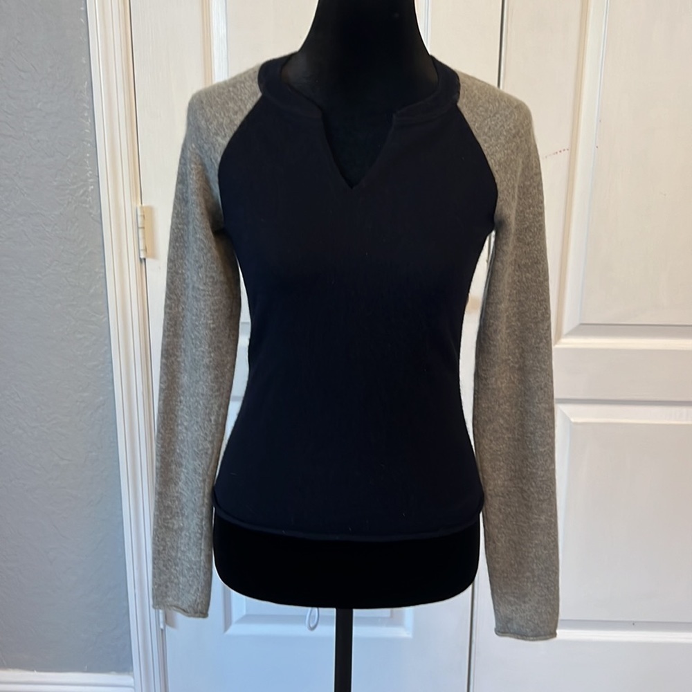 Vince Wool Cashmere v-Neck Sweater